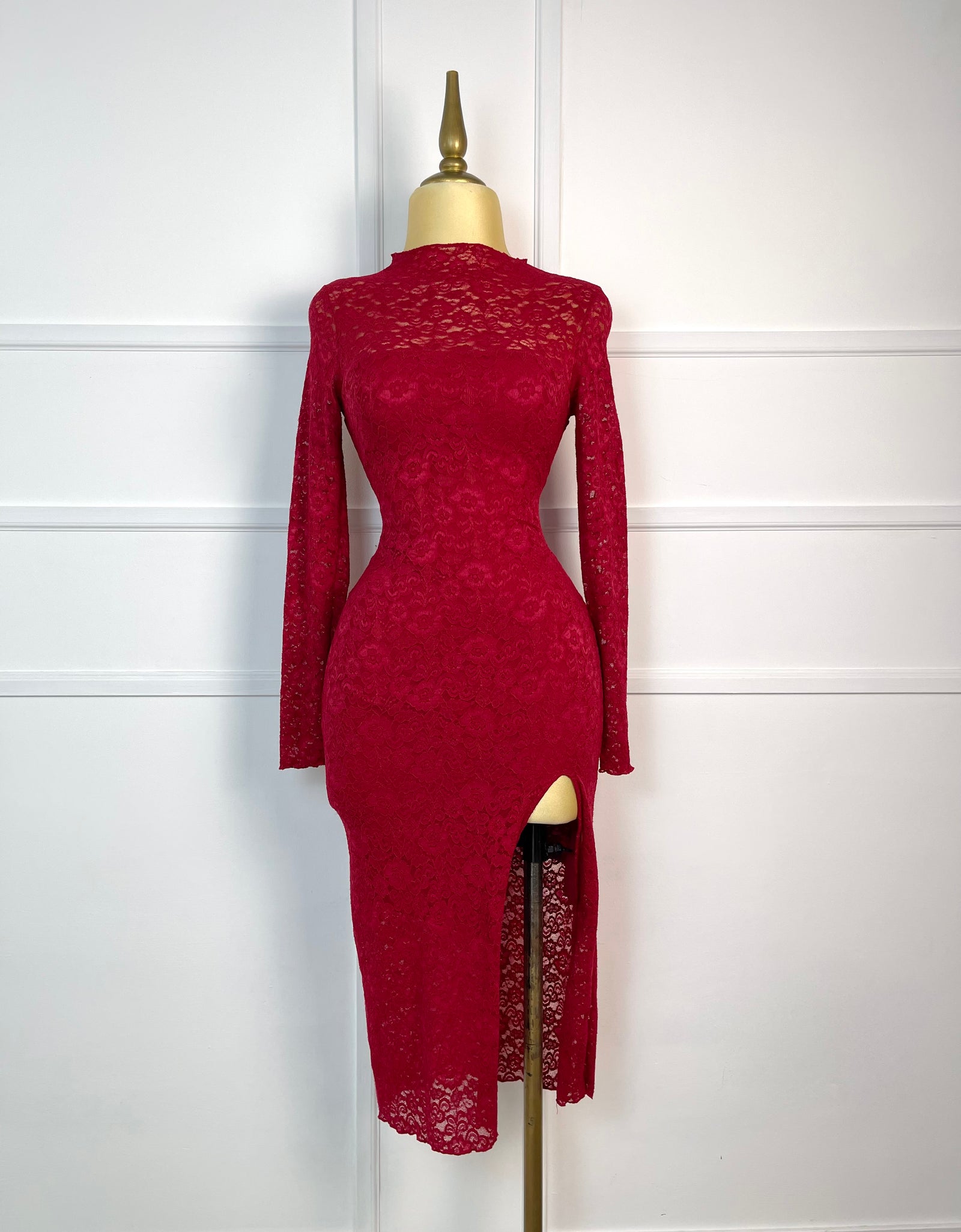 Vestido tinto midi de encaje
