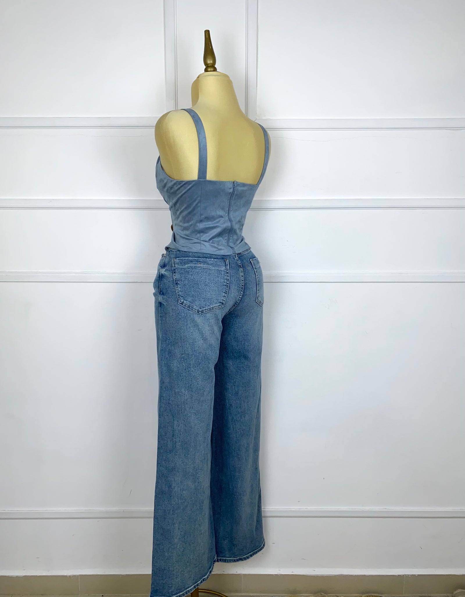 Blusa azul gamuza con hebillas