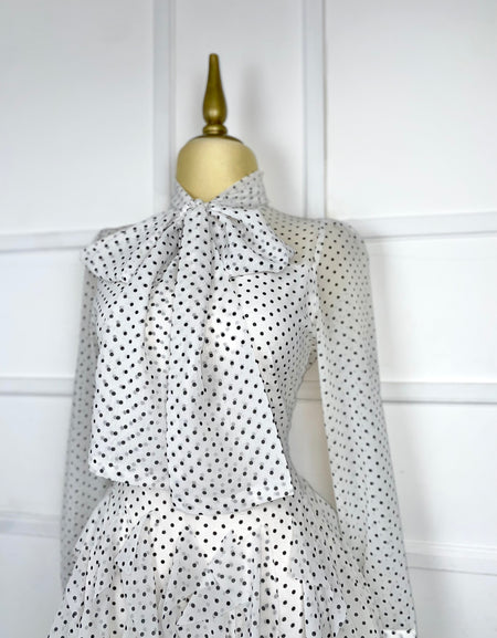 Vestido blanco polka dots con holanes