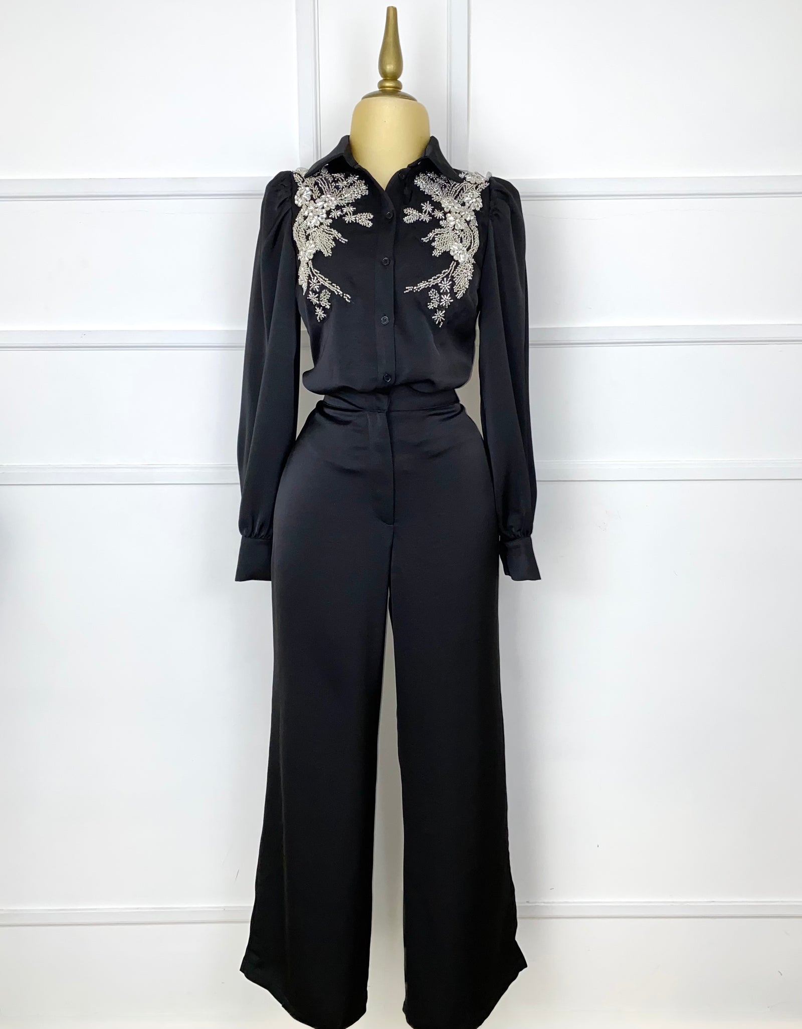 Set negro satinado con pedrería