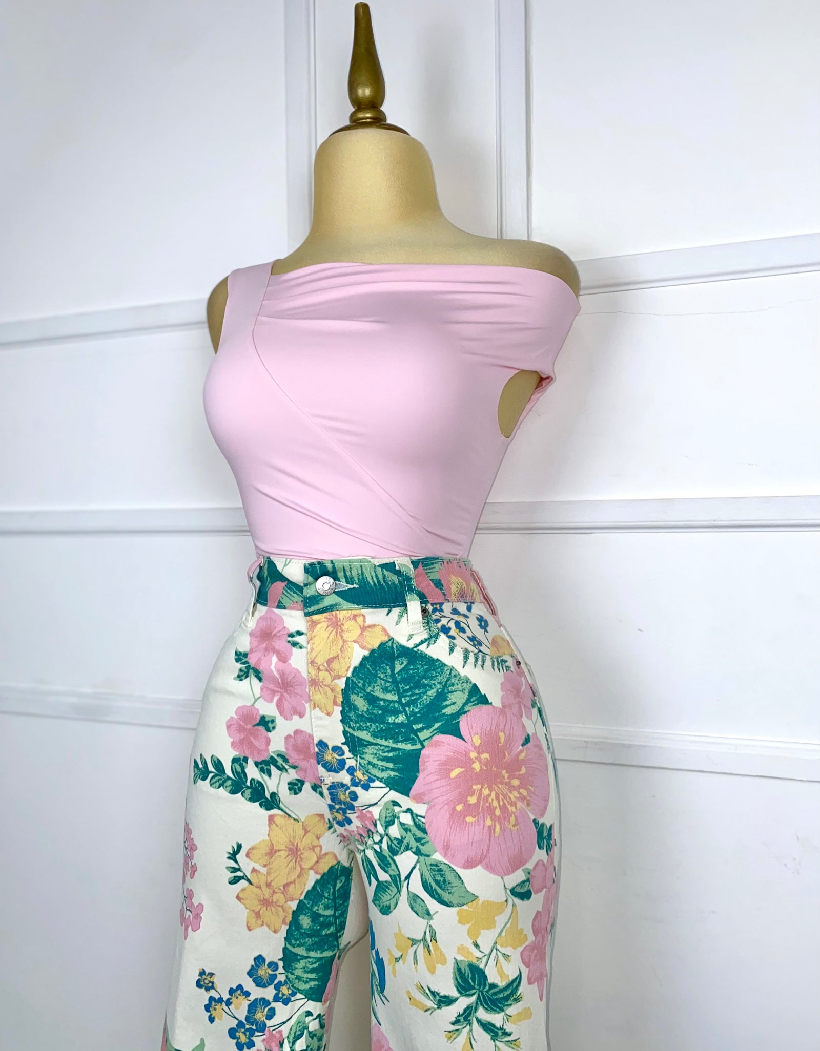 Pantalón con estampado floral