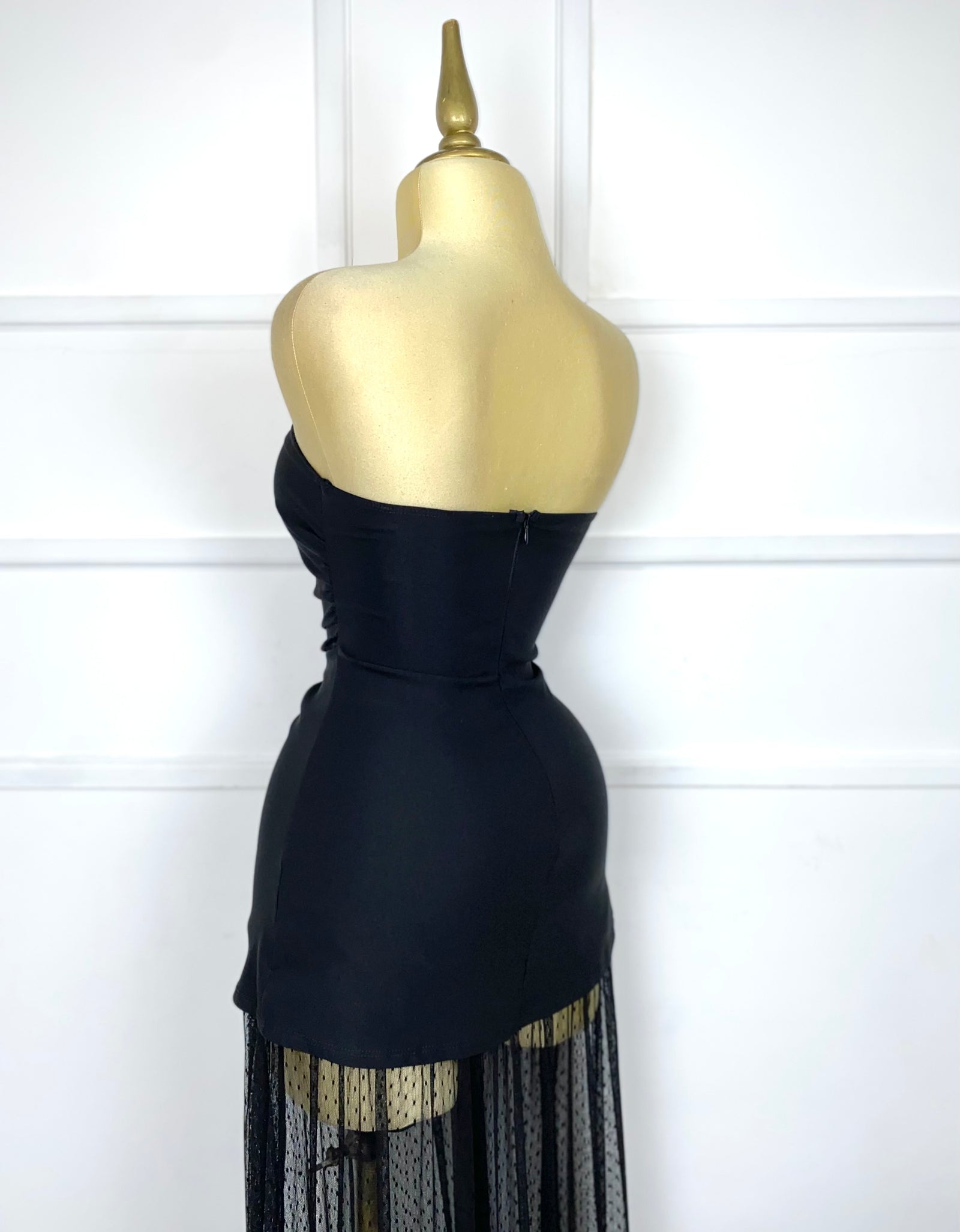 Vestido corto negro strapless