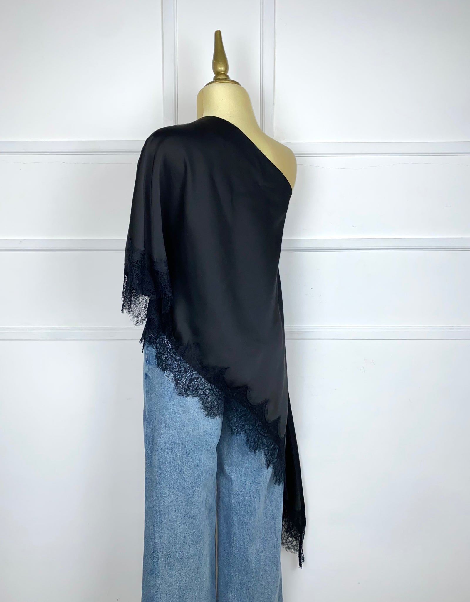Blusa satín asimétrica con encaje (2 colores)