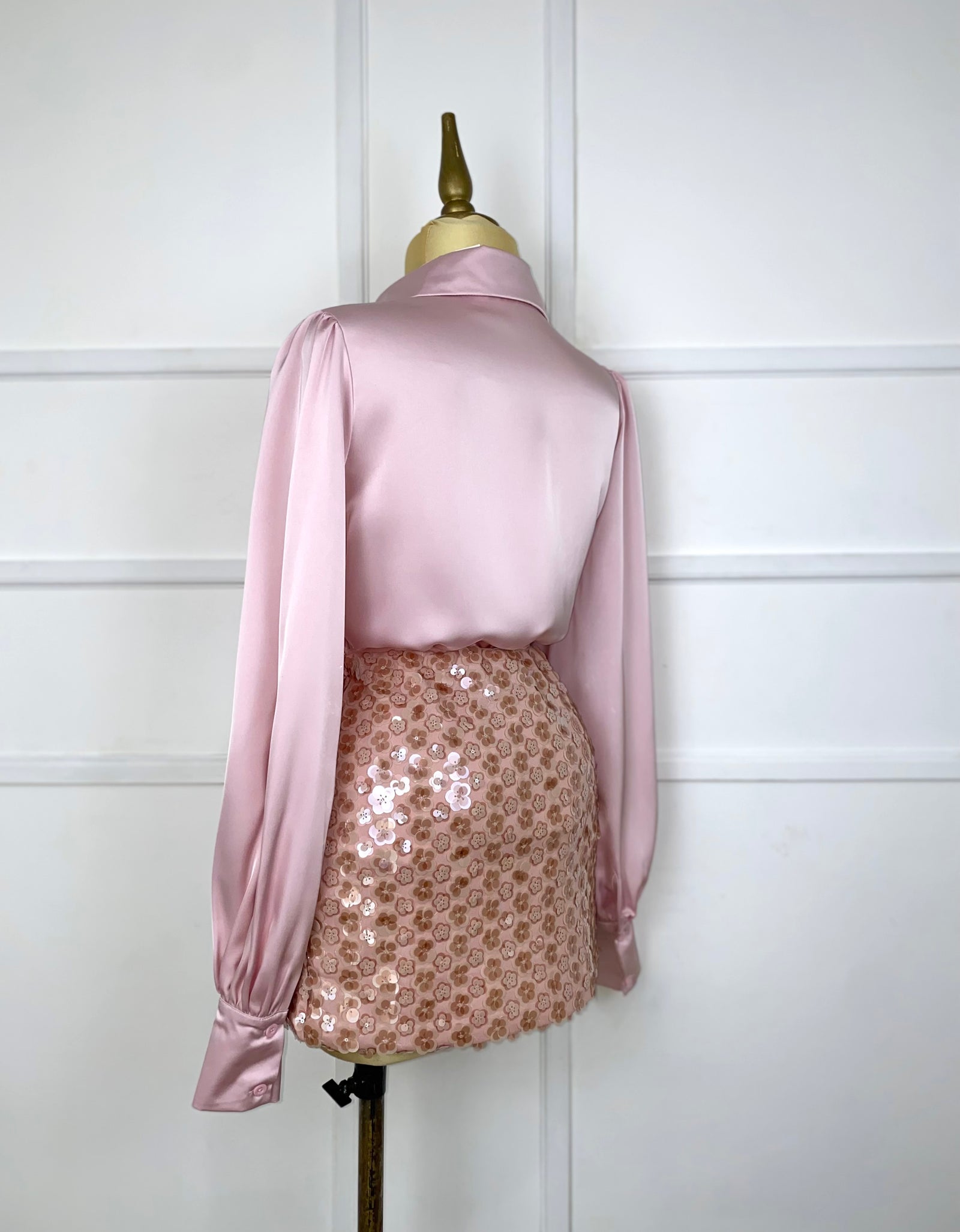 Falda rosa con florecitas de lentejuelas