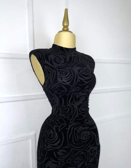 Vestido negro estampado terciopelo con abertura