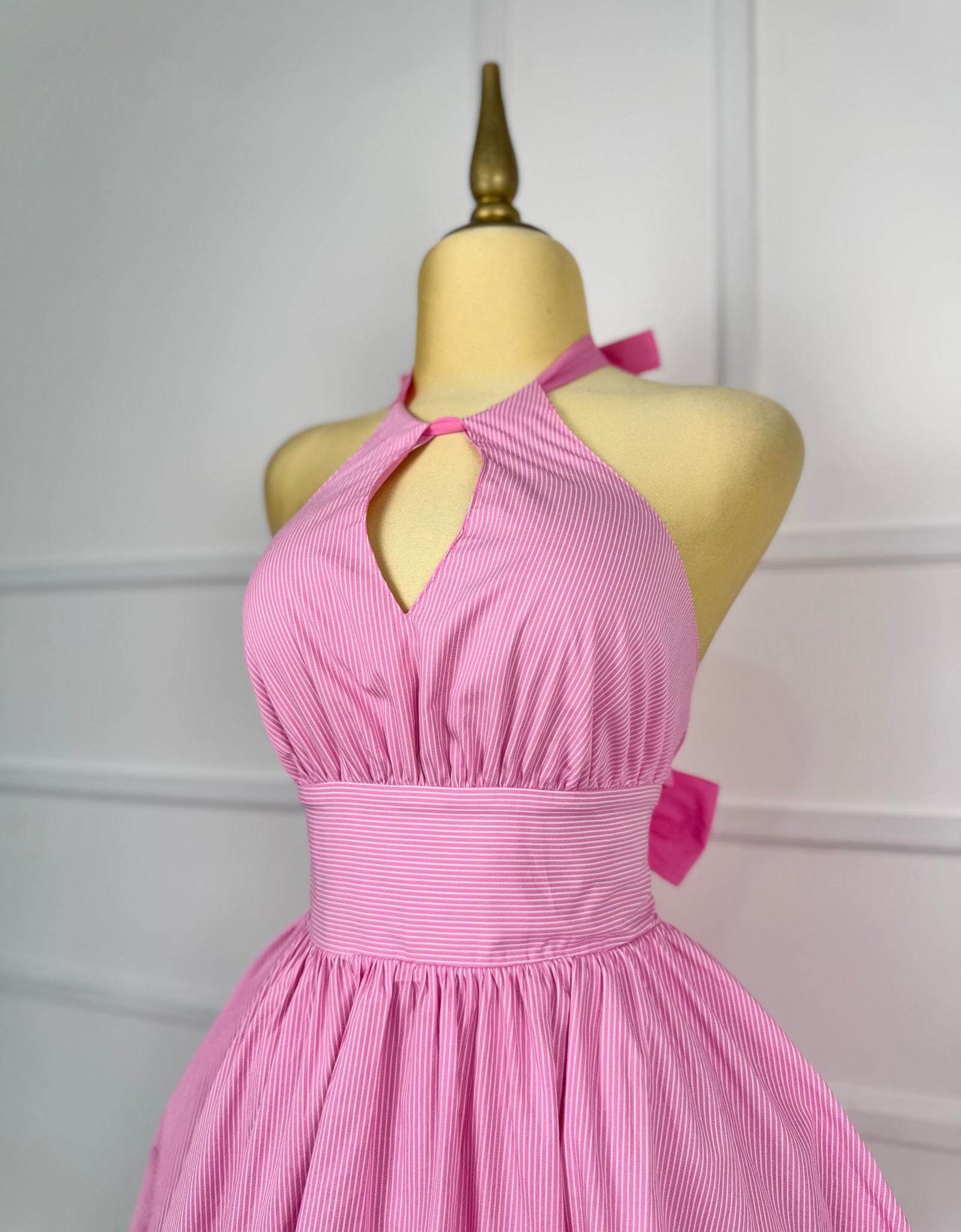 Vestido rosa con líneas bombacho