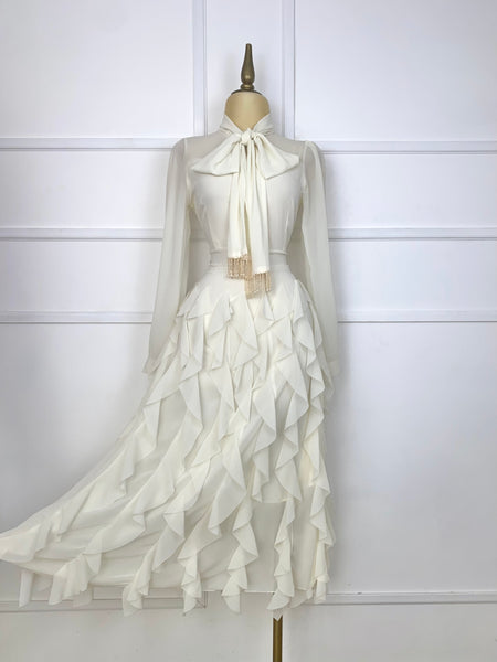 Vestido beige tipo gasa con olanes