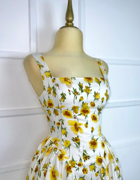 Vestido midi blanco con flores amarillas