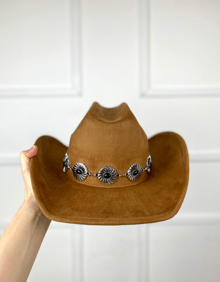 Sombrero camel con hebillas plata