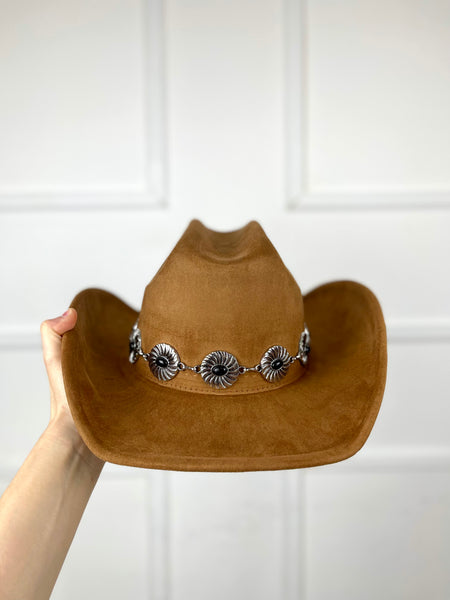 Sombrero camel con hebillas plata