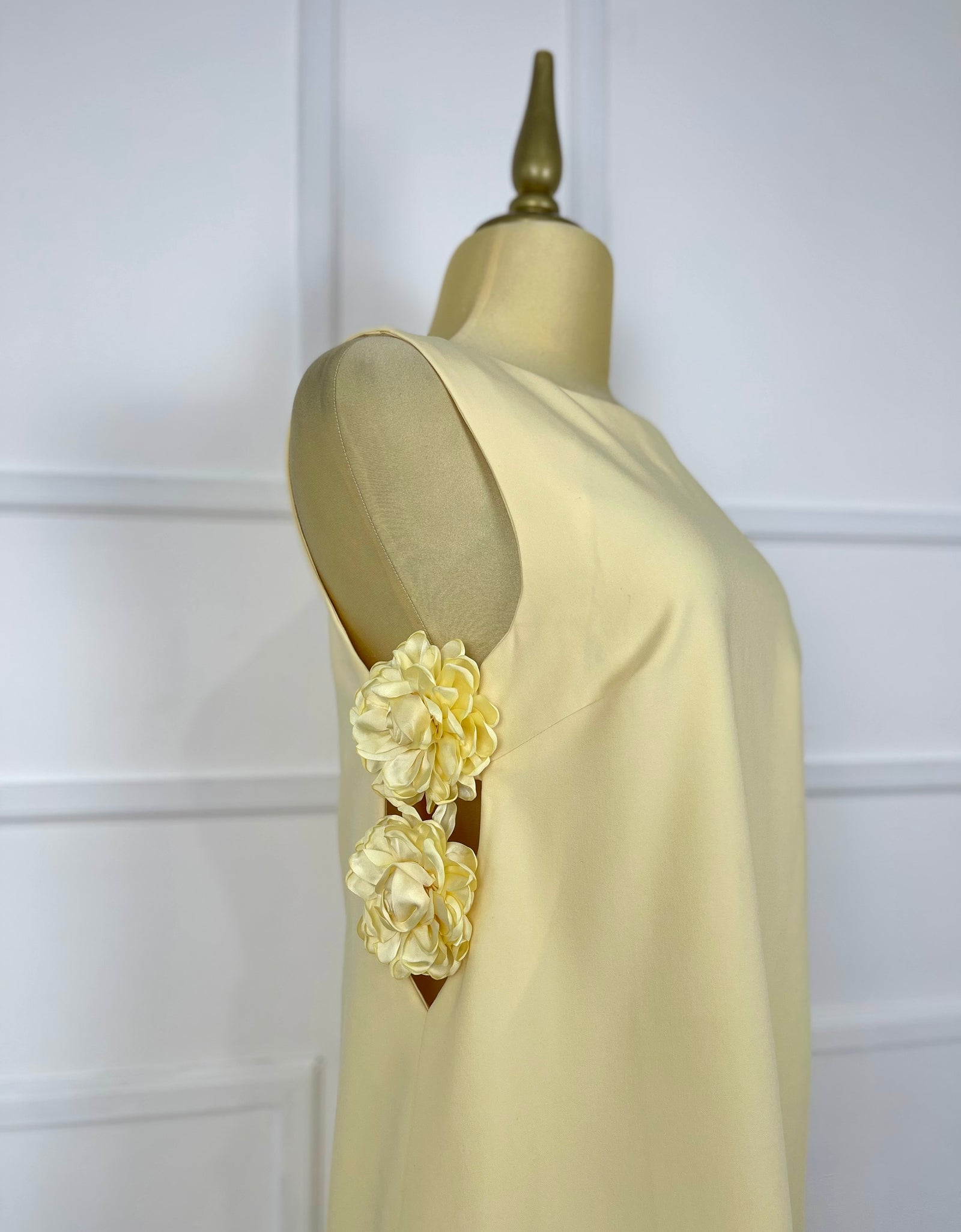 Vestido amarillo con flores