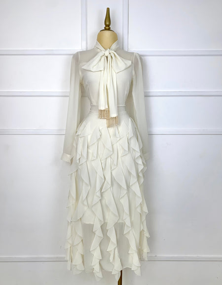 Vestido beige tipo gasa con olanes