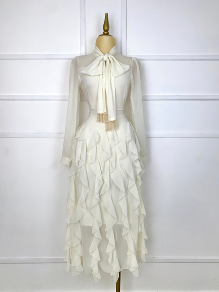 Vestido beige tipo gasa con olanes