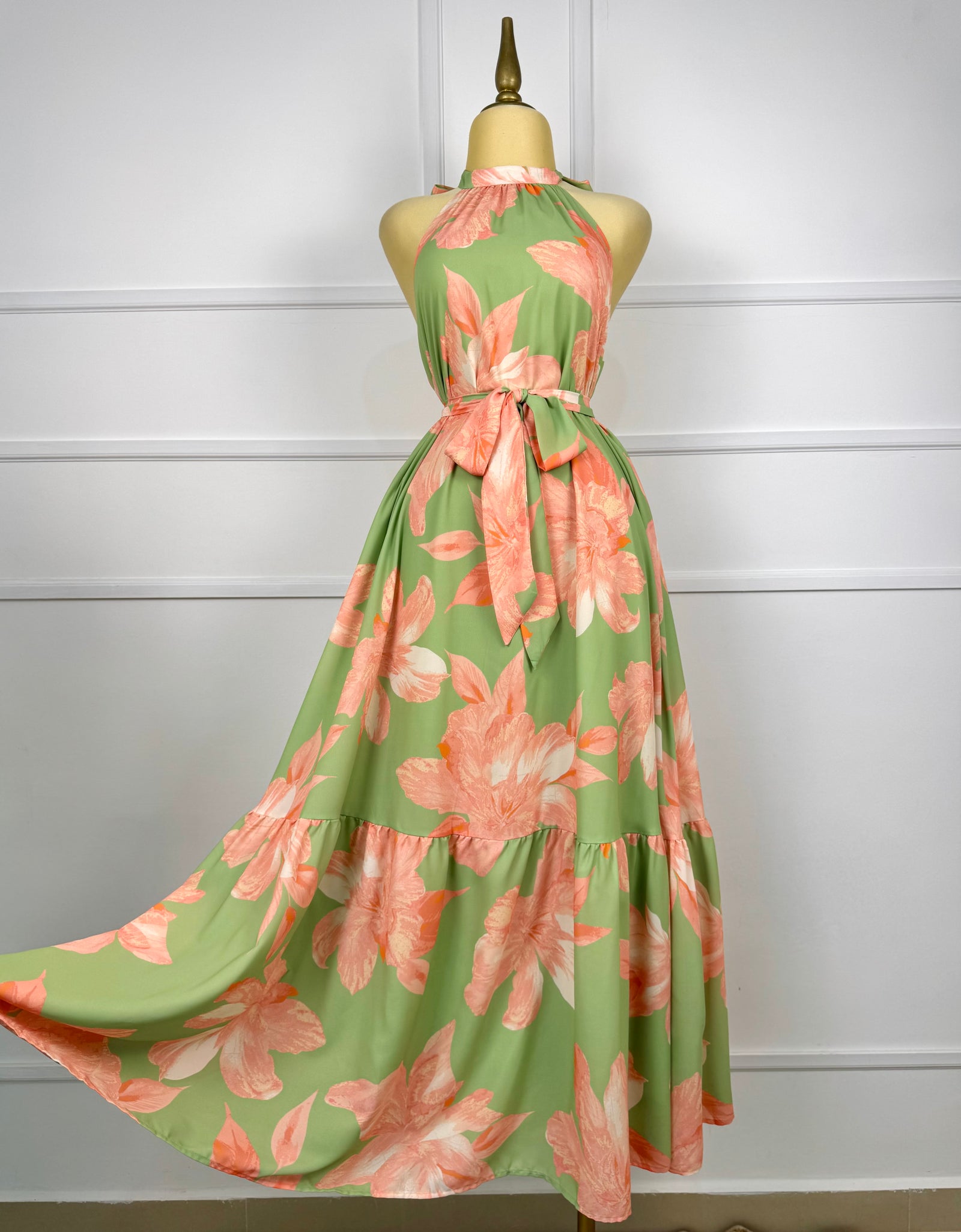 Vestido verde halter con flores