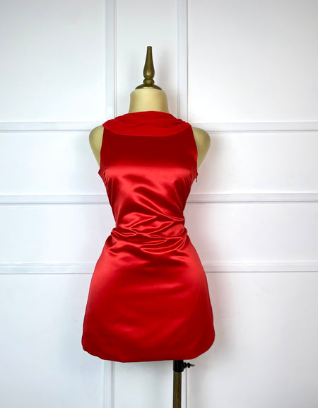 Vestido rojo corto satinado