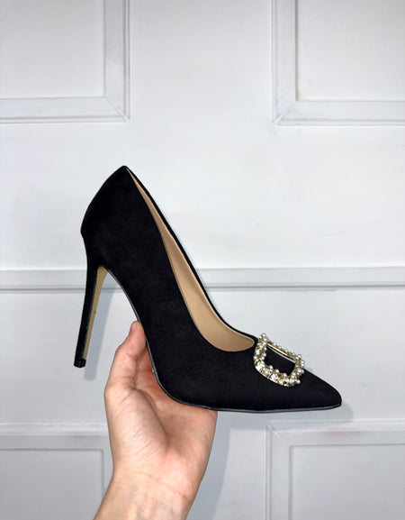 Zapatillas negras gamuza con hebilla
