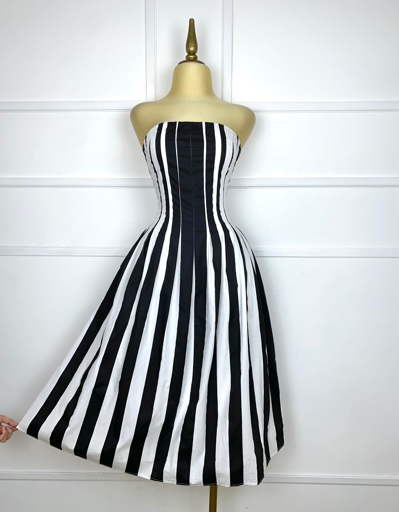 Vestido midi black/white de líneas