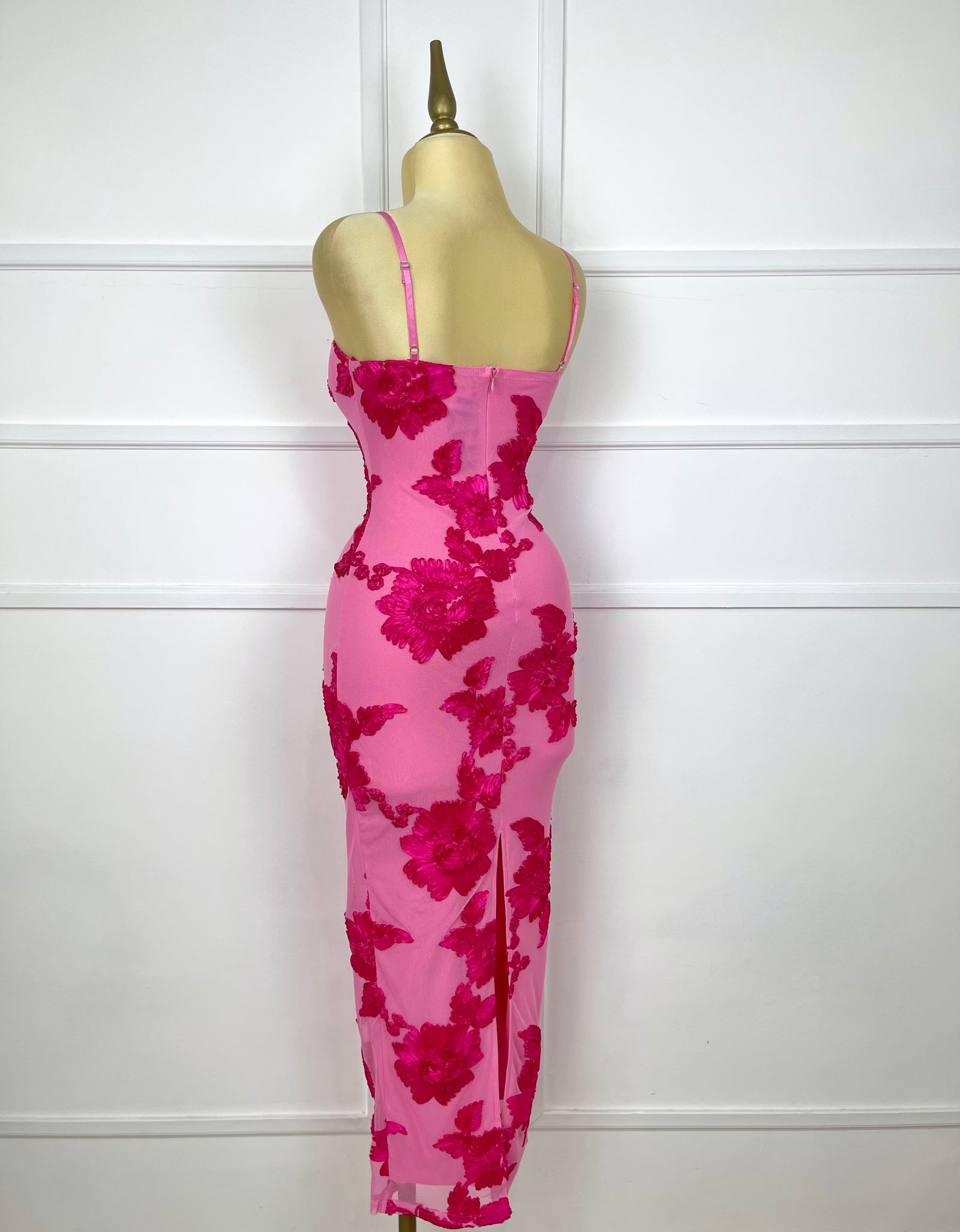 Vestido midi rosa con flores
