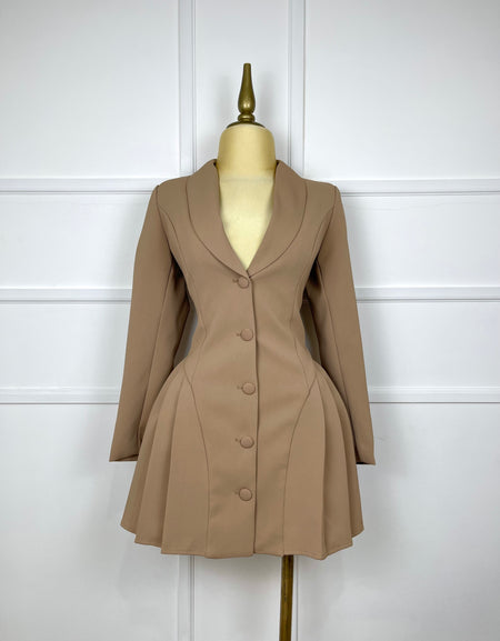 Vestido moka tipo blazer con plisado