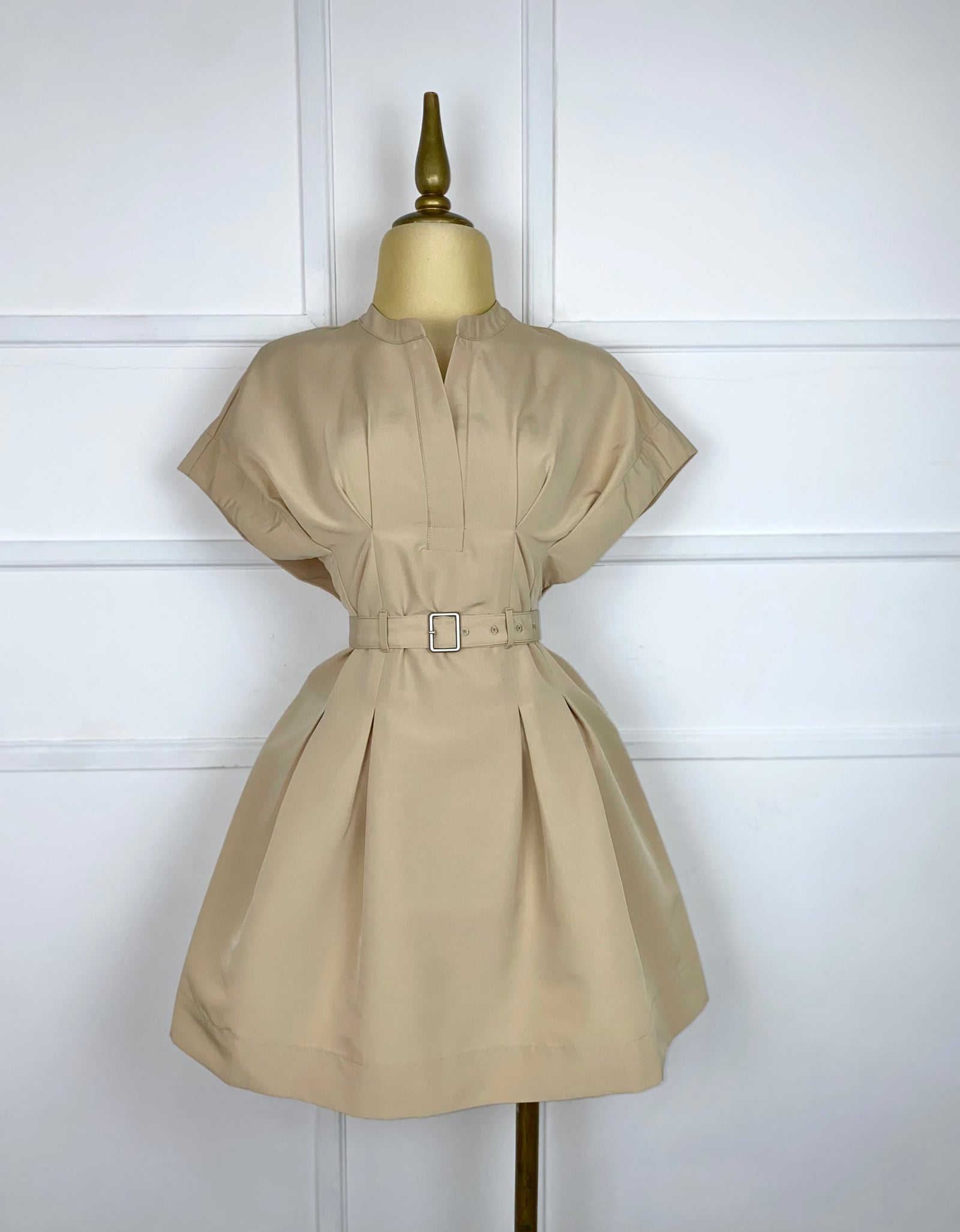 Vestido kaki con cinto