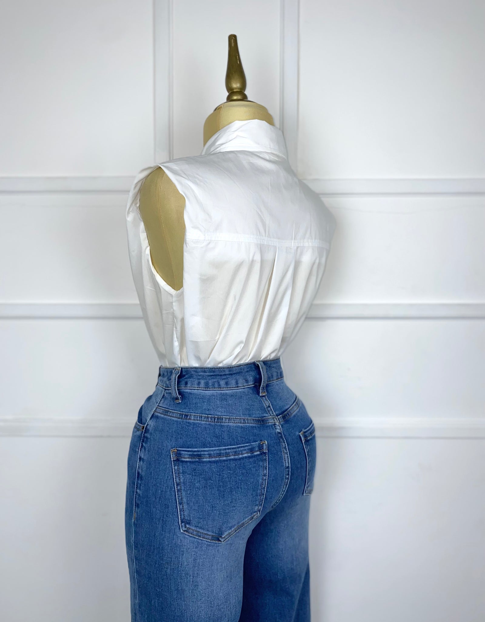 Camisa blanca con listón