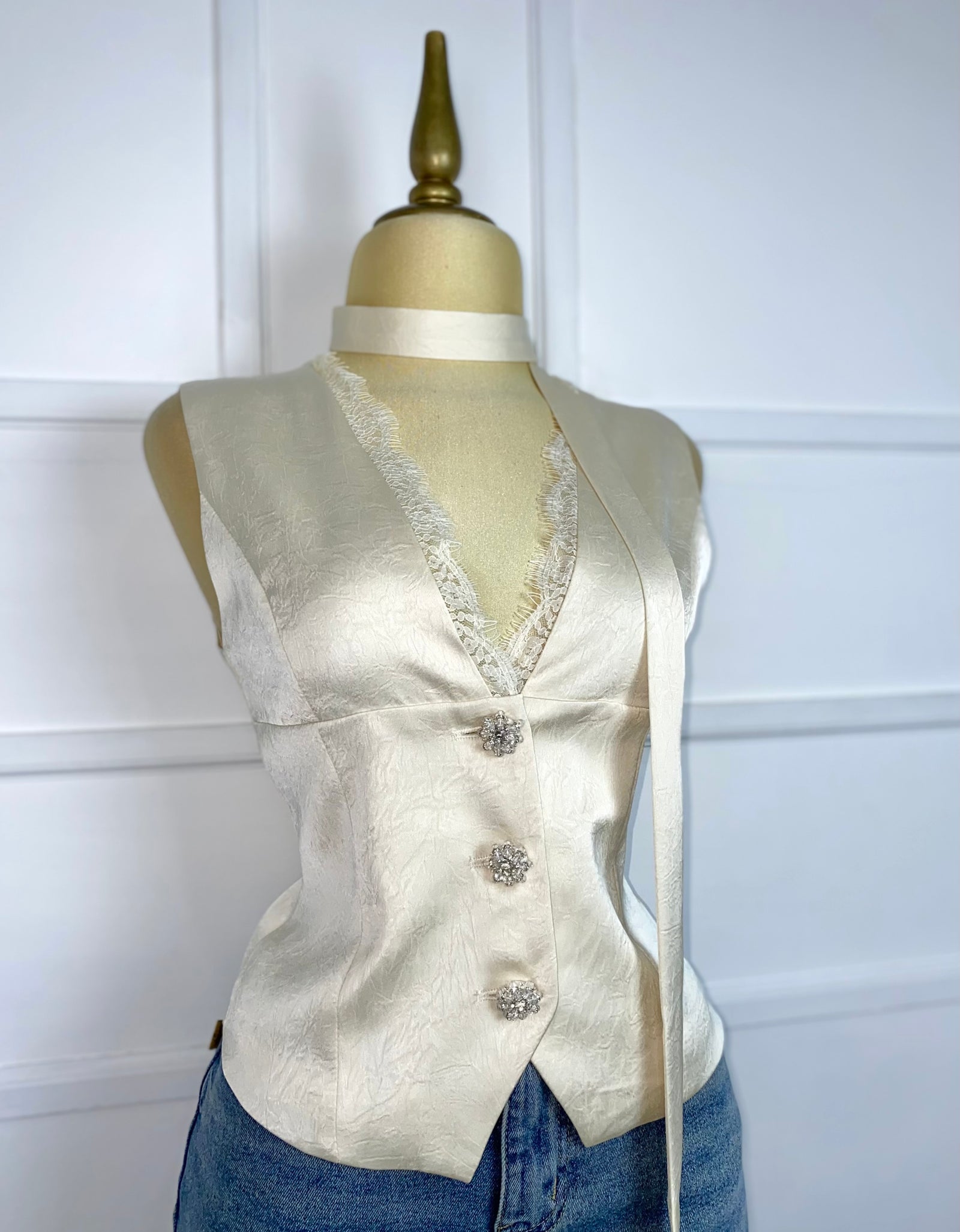 Blusa beige con pedrería