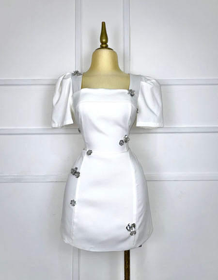 Vestido blanco con aplicaciones