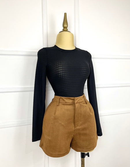 Short camel de gamuza