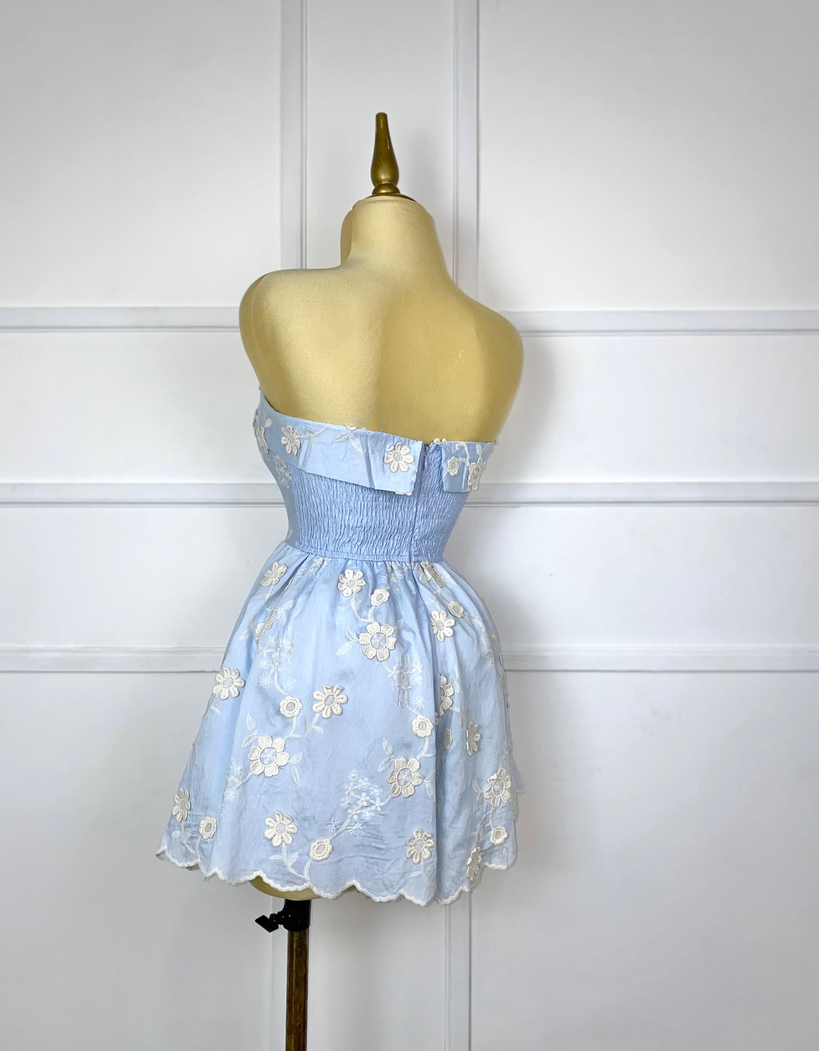 Jumper azul cielo strapless con flores