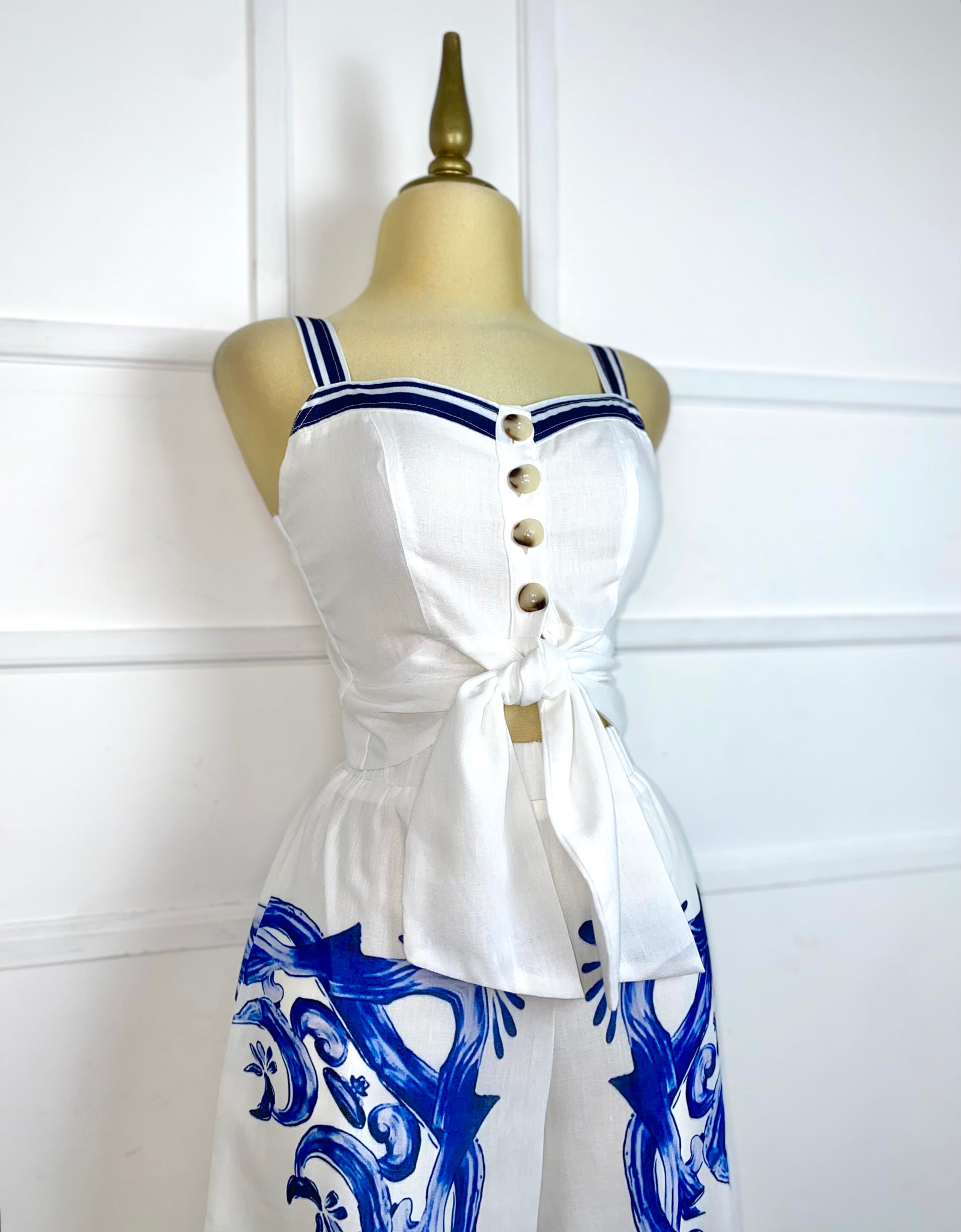 Set blanco tipo lino con estampado azul