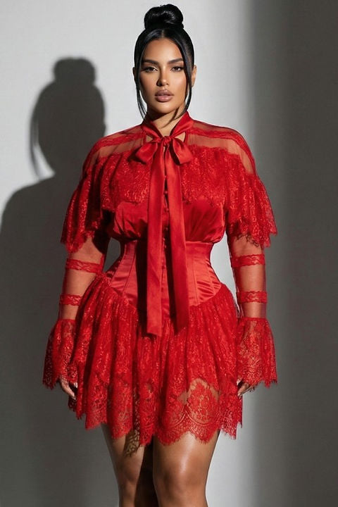 Vestido rojo con encaje y vinipiel