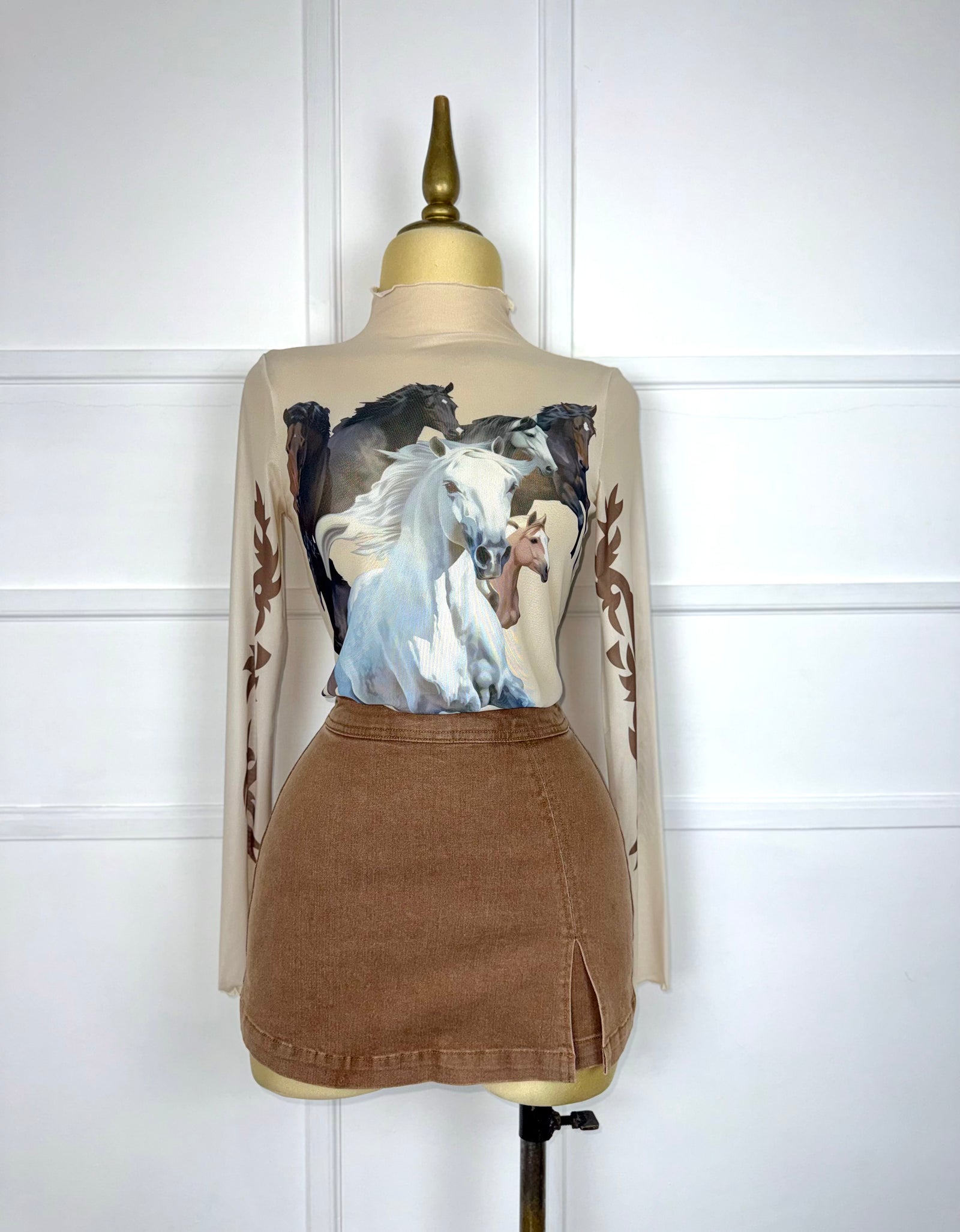 Blusa mesh estampado caballos