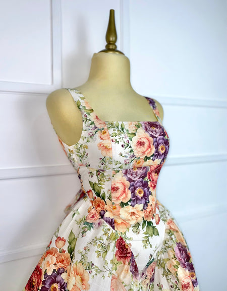 Vestido corto con estampado de flores
