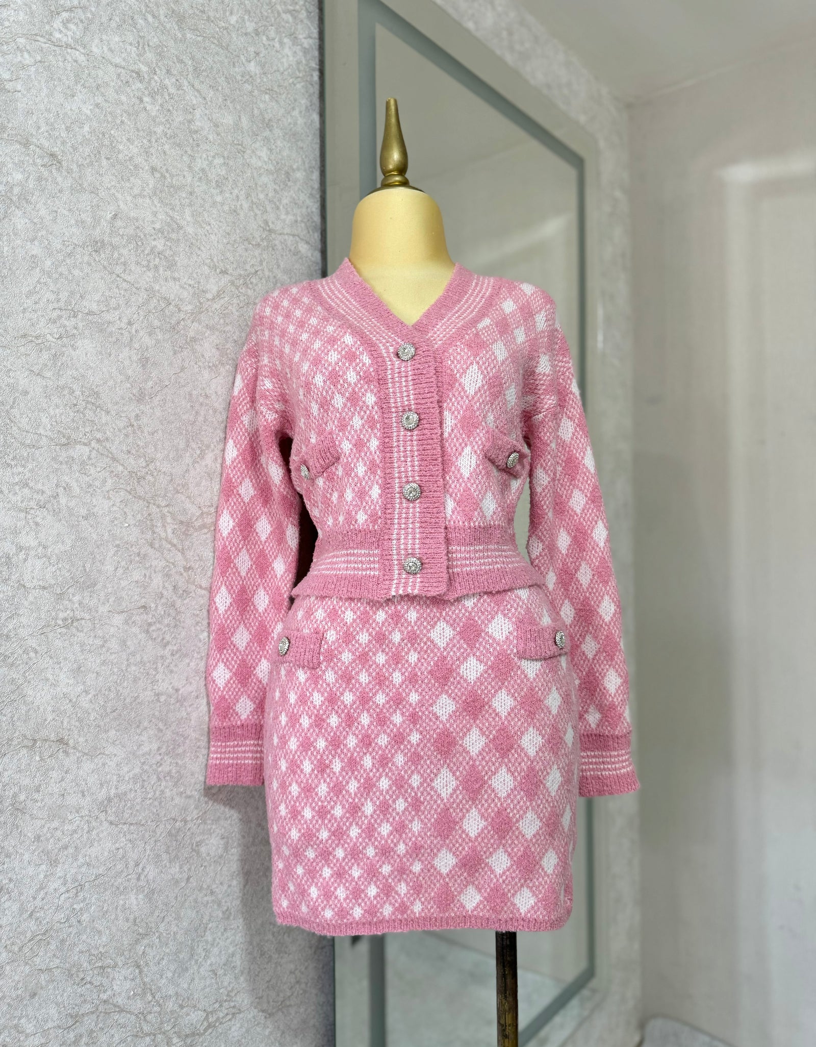 Set rosa de punto con botones pedrería