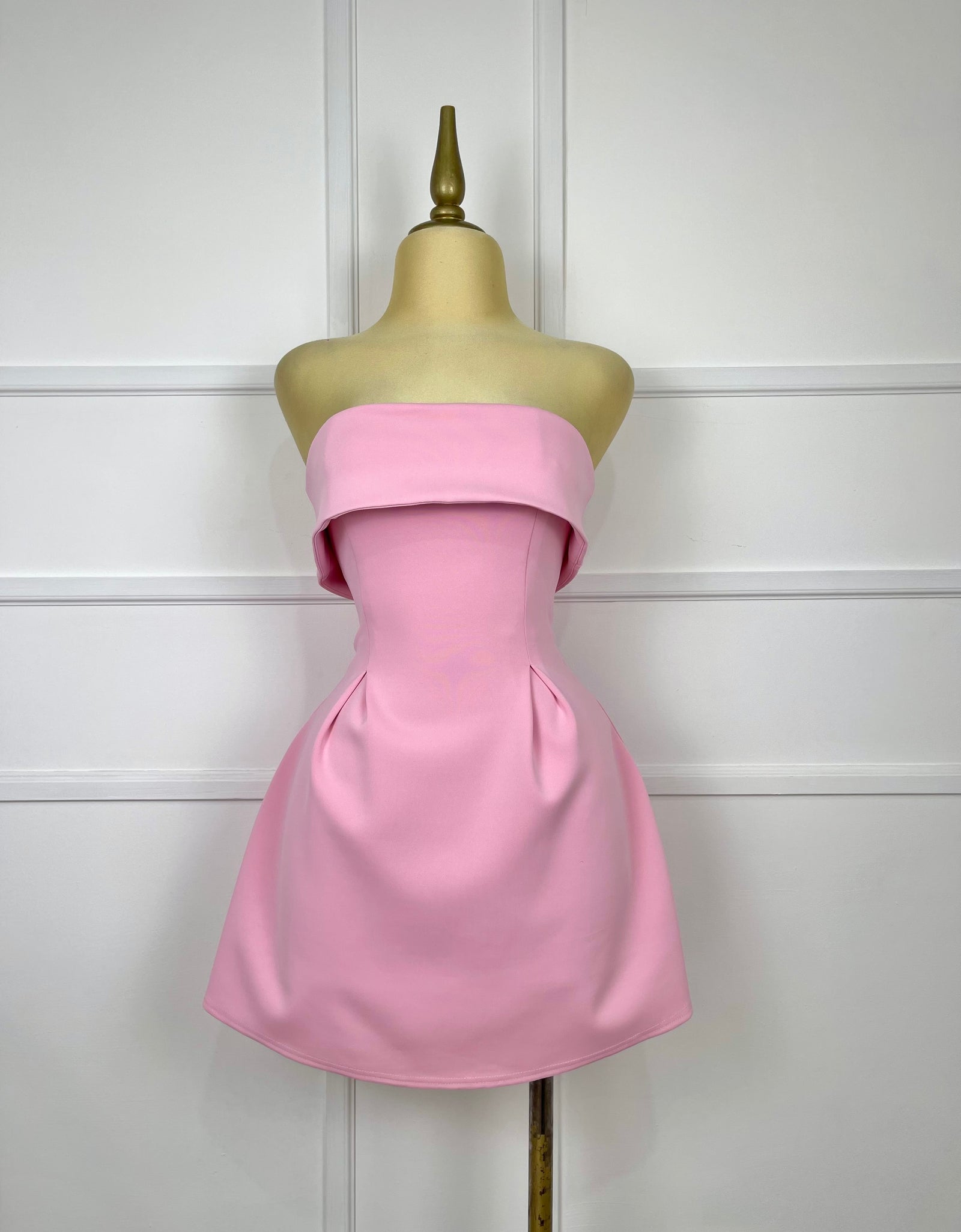 Vestido rosa strapless corte A