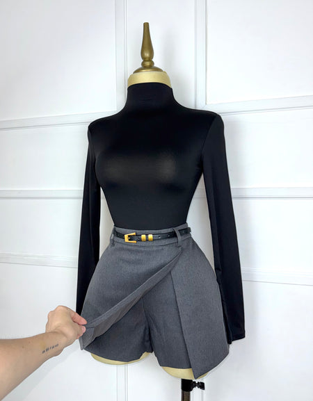 Short falda con cinto