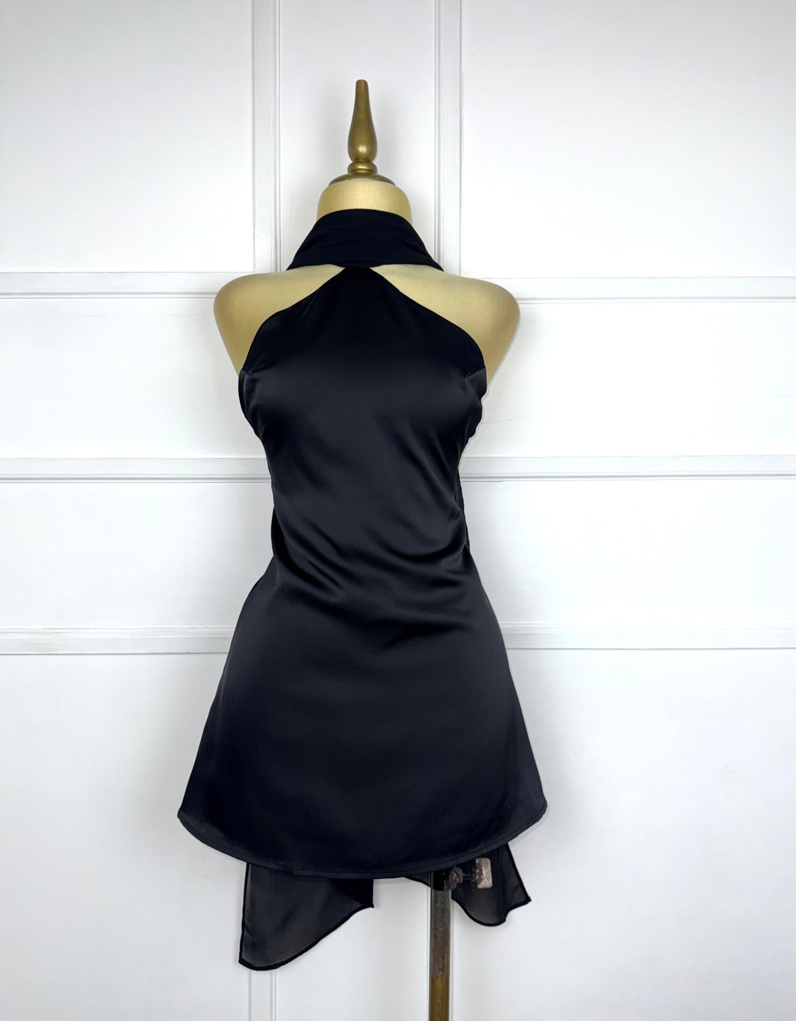 Vestido negro satín con listón