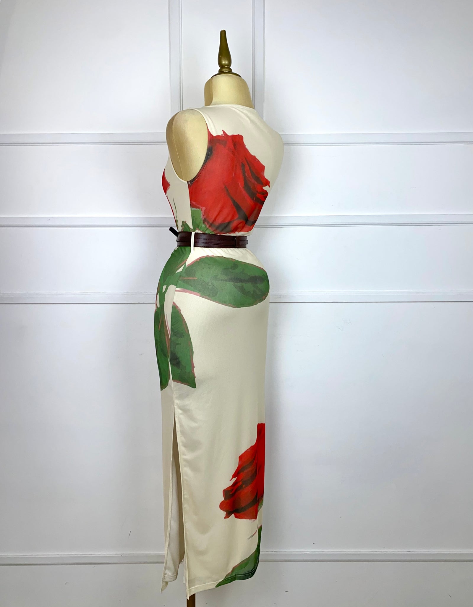 Vestido midi con abertura y cinto