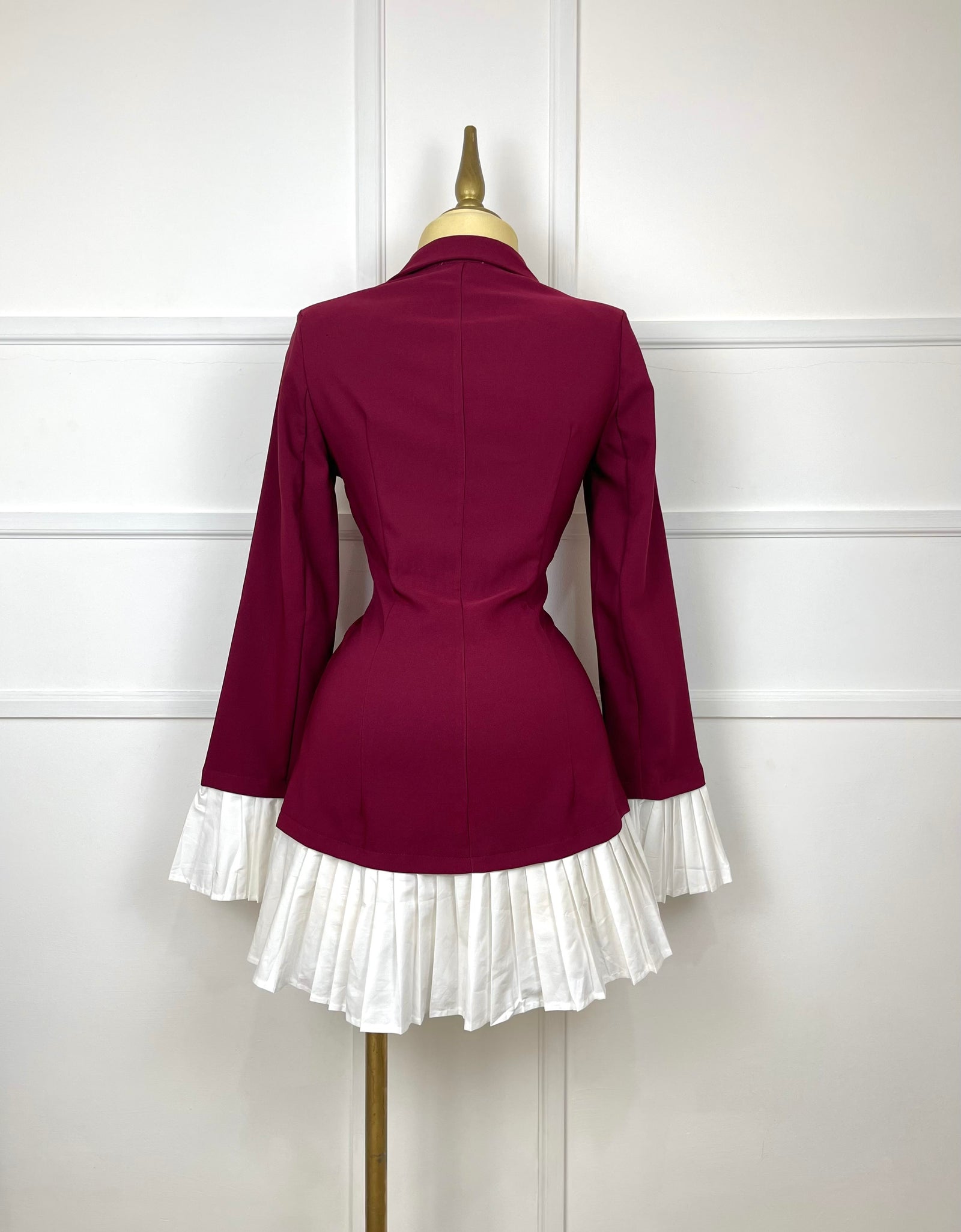 Vestido tinto tipo blazer con plisado