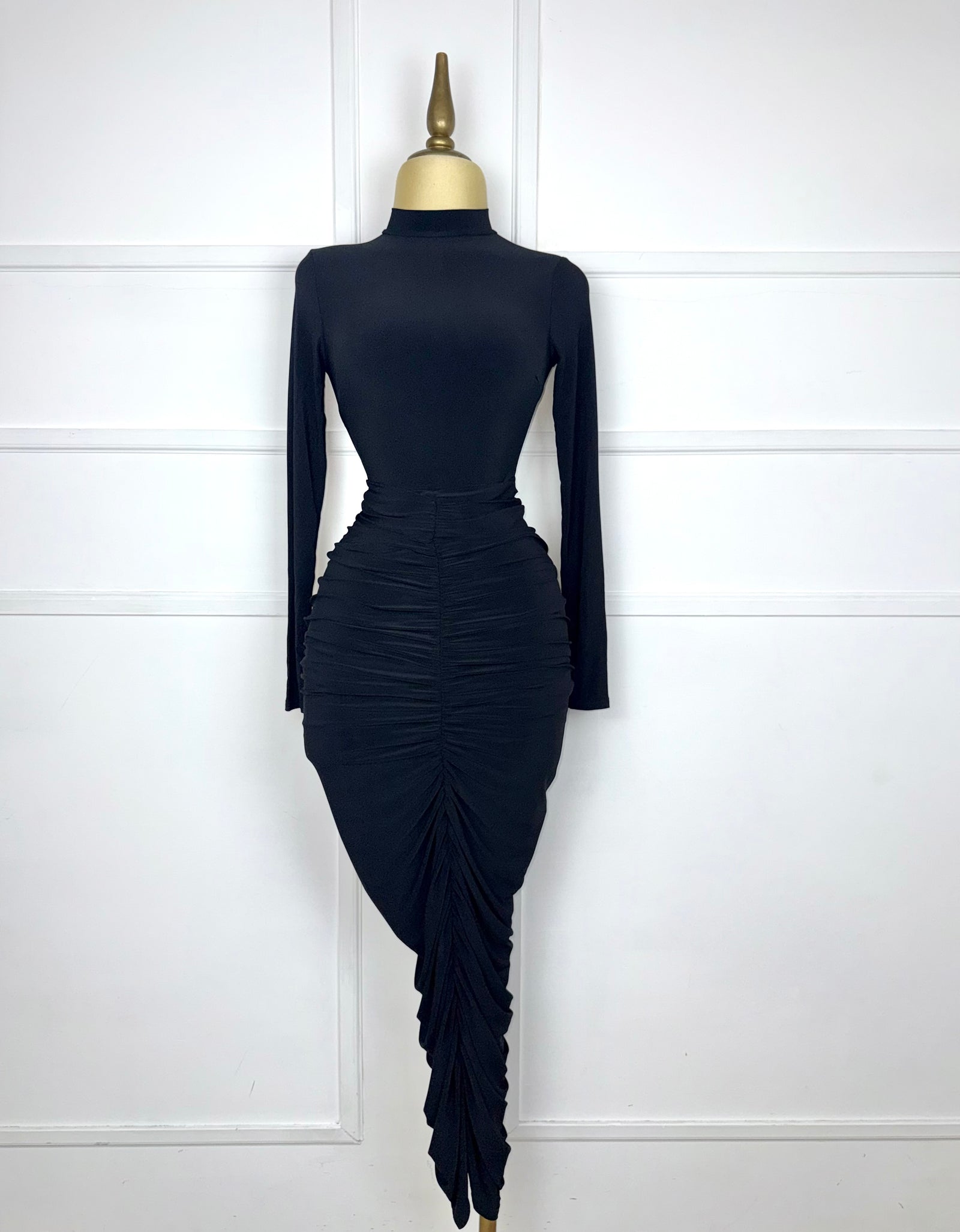 Vestido negro lycra con drapeado