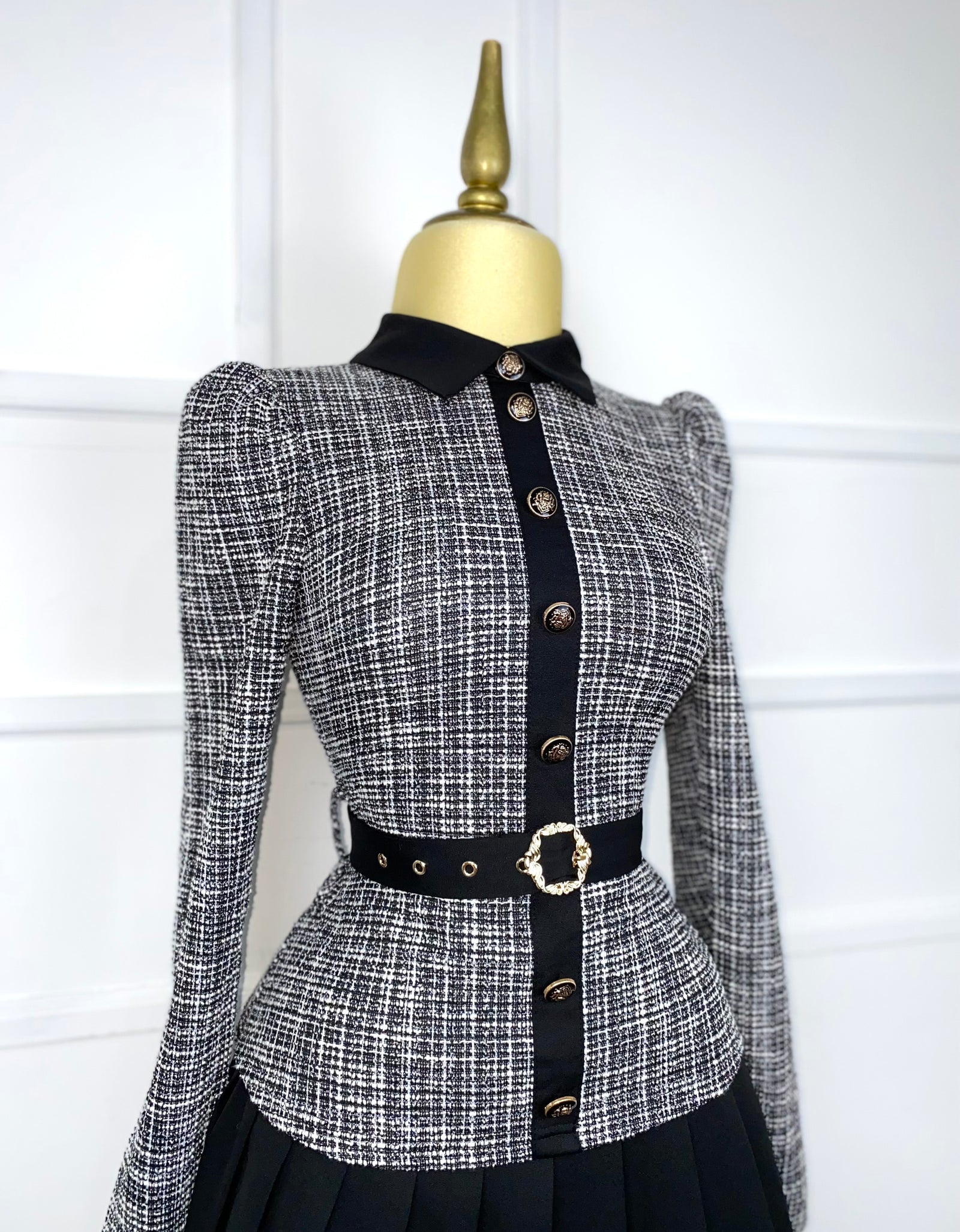Vestido tweed con plisado y cinto