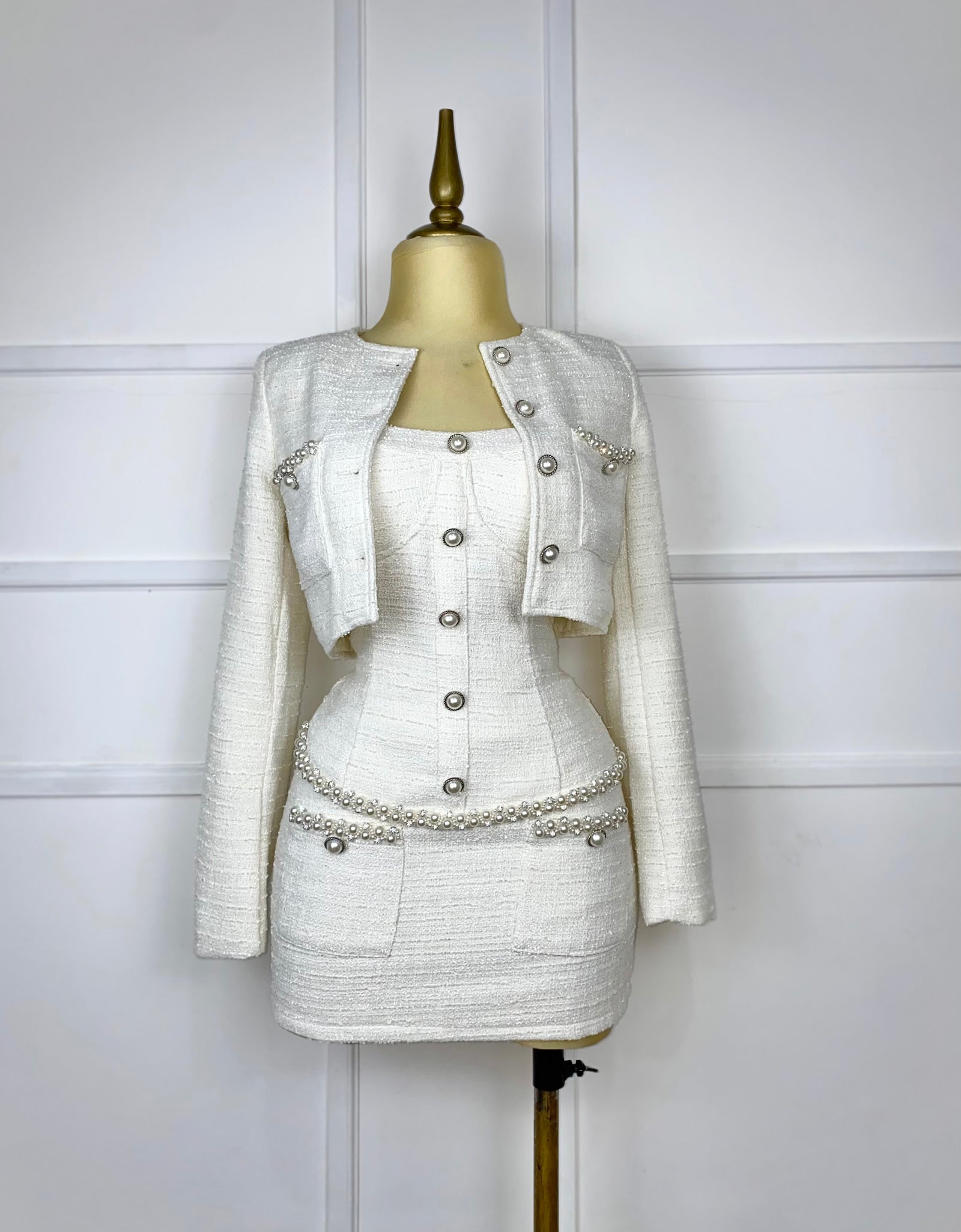 Set tweed beige con perlas