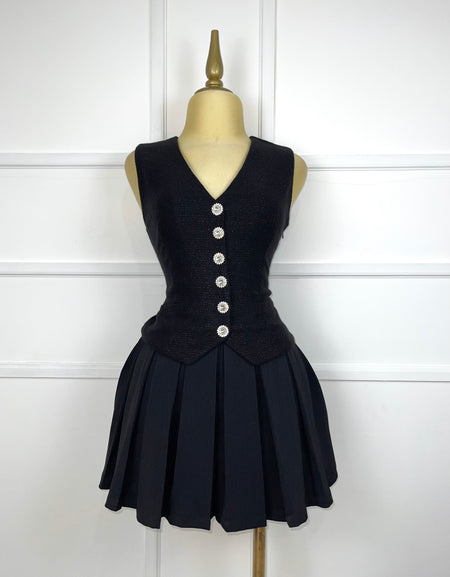 Vestido negro afelpado con plisado