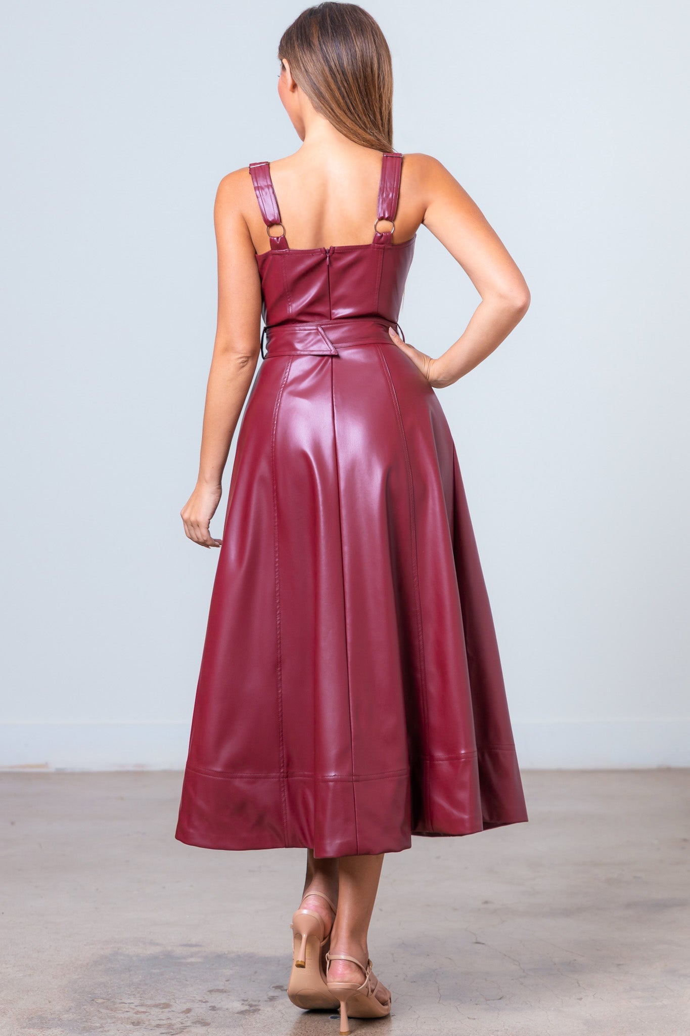 Vestido tinto vinipiel con cinto