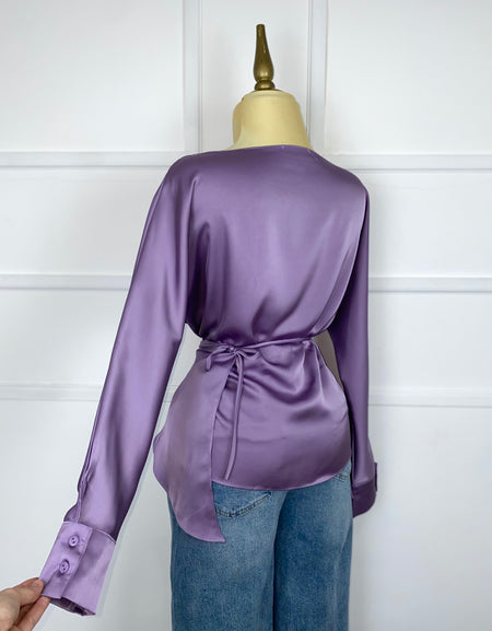 Camisa lila asimétrica satinada
