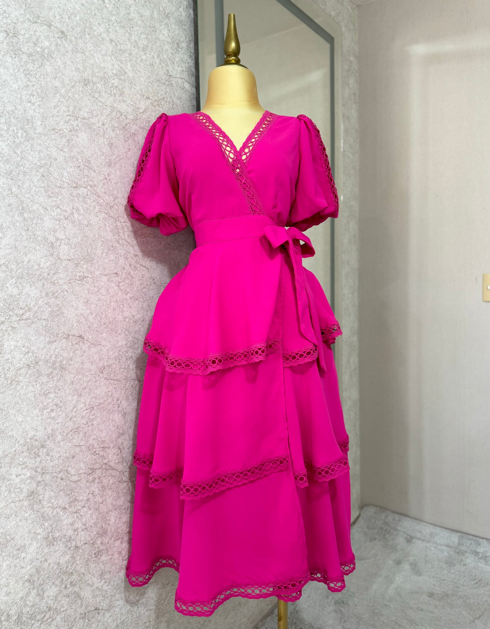 Vestido rosa mexicano con olanes