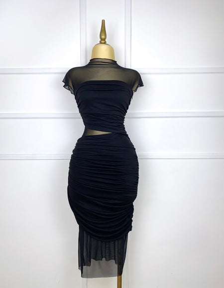 Vestido negro mesh asimétrico con transparencia