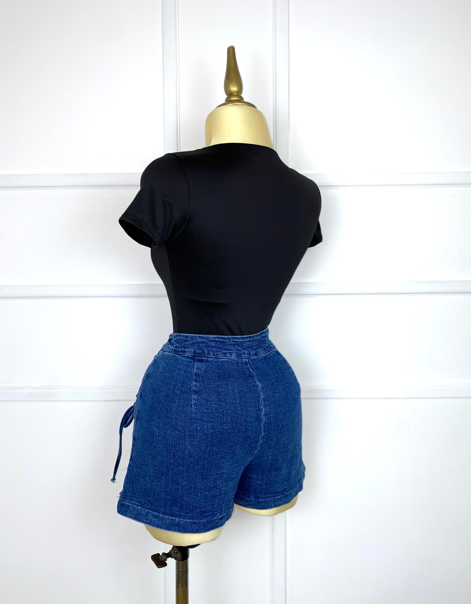 Bodysuit negro manga corta