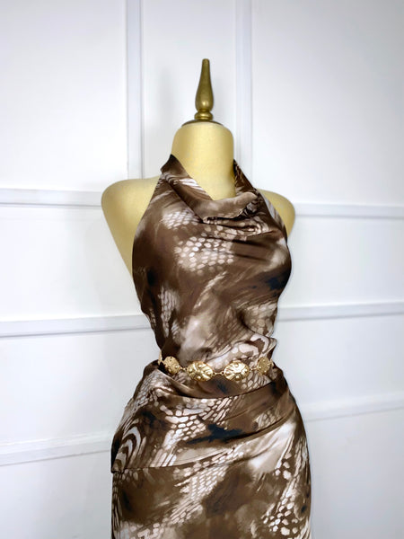 Set satinado con estampado (blusa y falda)