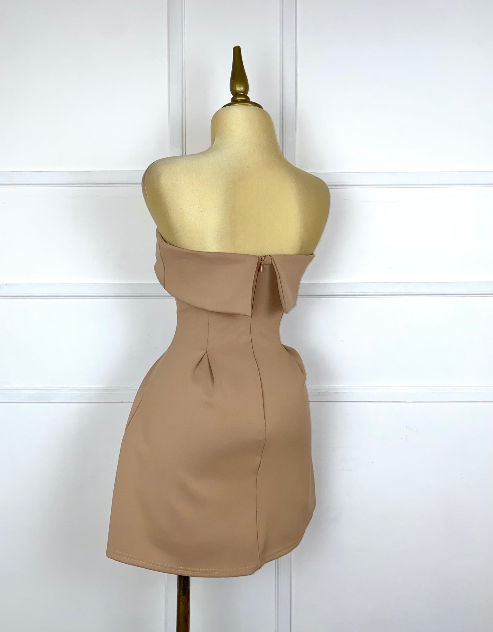 Vestido corto strapless